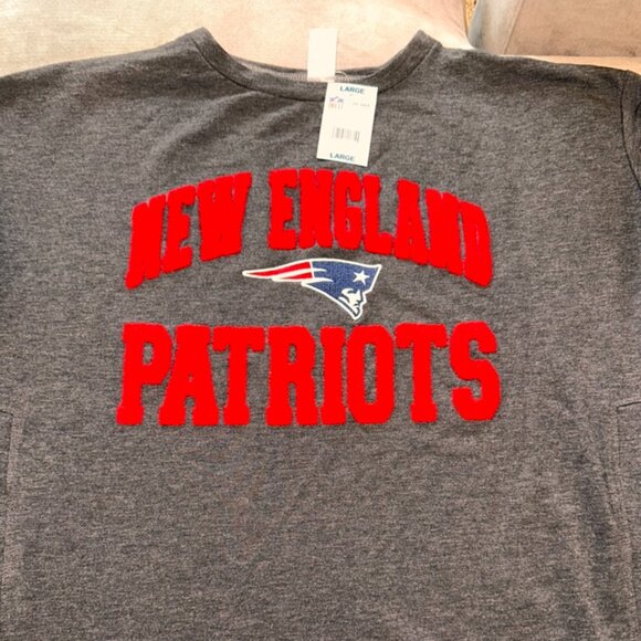Team NFL New England Patriots Women's Sweatshirt Size Large - Picture 1 of 4